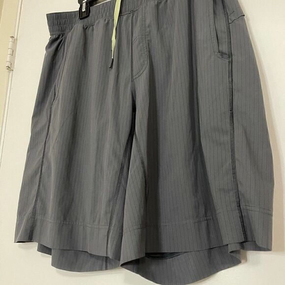 Lululemon Gray pinstripe Men board shorts active wear large - Picture 2 of 4